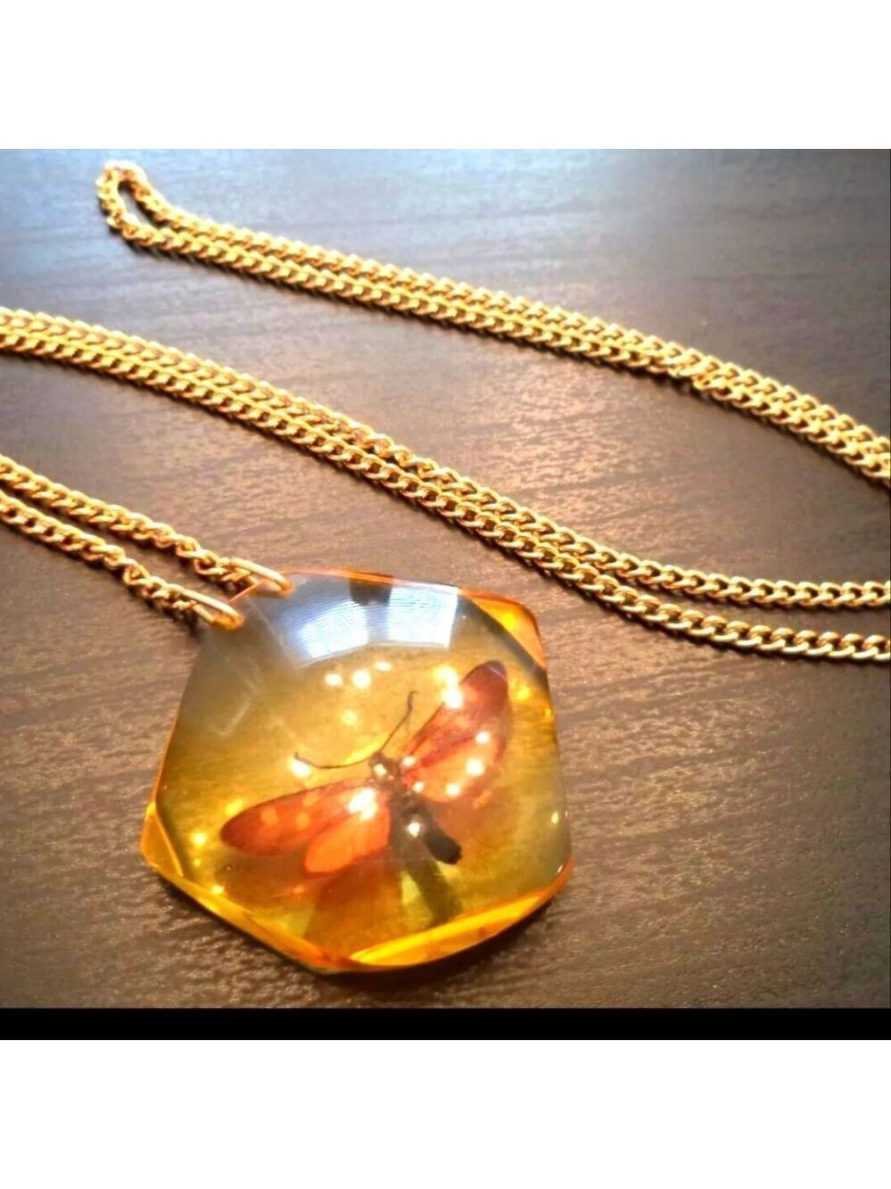 VINTAGE ESTATE GOLD TONE LUCITE ENCASED BUTTERFLY 26" NECKLACE